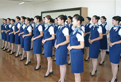 重庆航空学校：初中毕业读航空服务专业好吗?