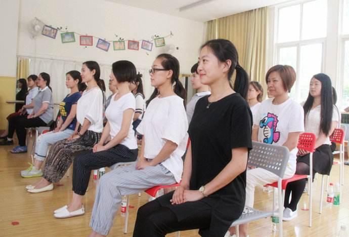 初中生读重庆中专幼师学校怎么报名