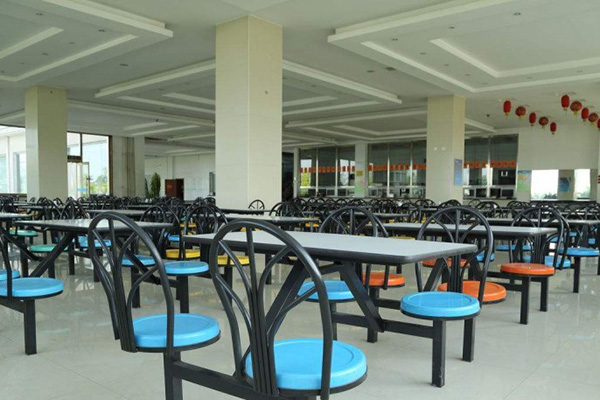 重庆旅游学校食堂环境
