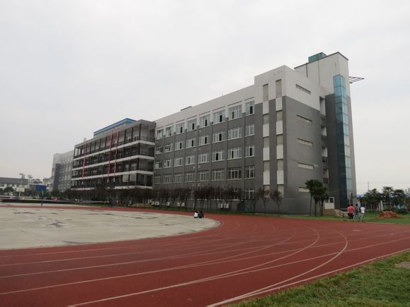 成都市铁路技术学校怎么样