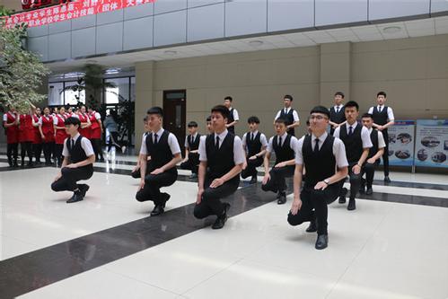 初中毕业能读轨道交通专业学校吗