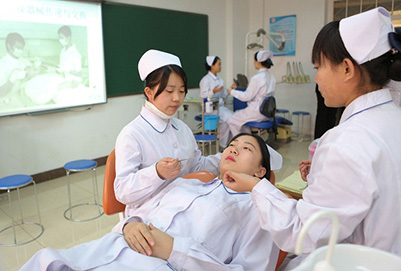 贵阳人民医院护士学校的口腔医学专业前景怎么样?