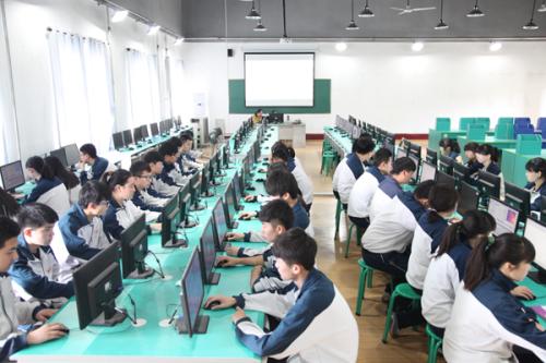成都中专学校解析：女生可以读计算机网络技术专业不