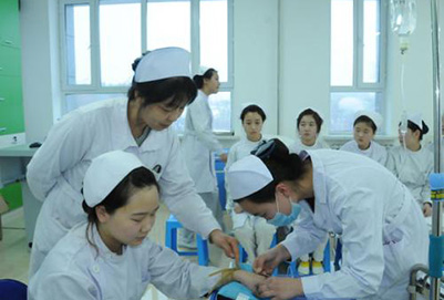 初中生就读重庆卫生学校护理专业前景好不好?