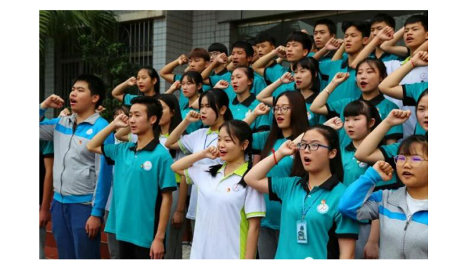 重庆轻轨职业学校举行“五四”表彰大会暨红五月主题活动汇演