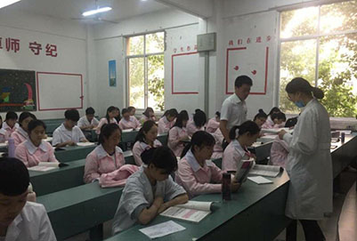 重庆卫生学校会不会培养男护士