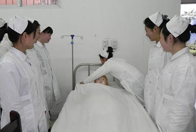 在重庆卫校学习护理专业会不会有出息