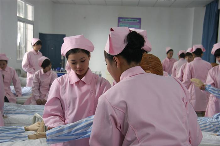 重庆专科卫校给学生们带来良好的就业保障