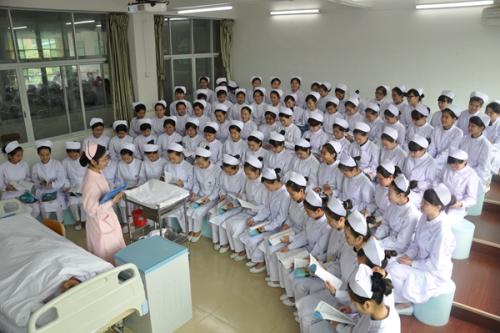 重庆高级护理专业的就业方向如何
