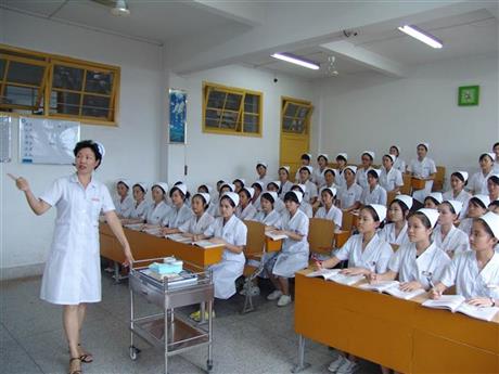 报考重庆铁路卫校高级护理专业有哪些条件