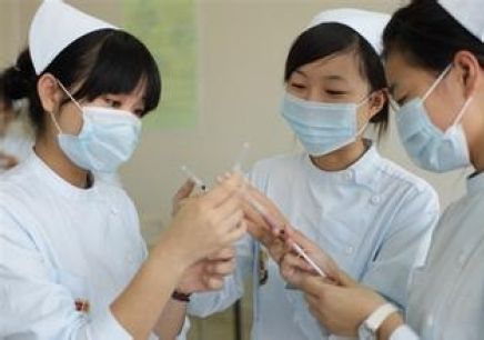 重庆公办卫校为大家解答高级护理和护士有什么区别