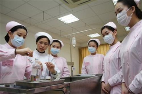 重庆高级护理就业怎么样？就业需求解析