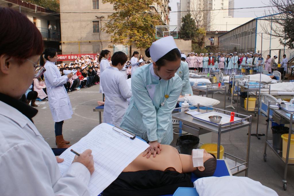 在重庆五年制大专卫校学护理专业好不好