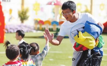 成都幼师学校招收教师有性别要求吗？