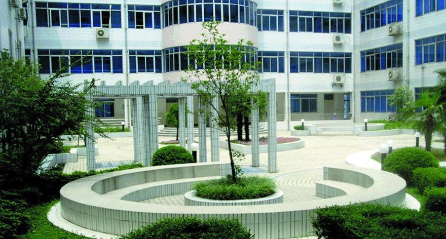 刚初中毕业的孩子到成都机电工程学校学什么专业好？