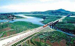 女生可以去读重庆高铁学校很有前景发展。