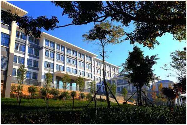 重庆铁路职业学校的教师团队强大吗？