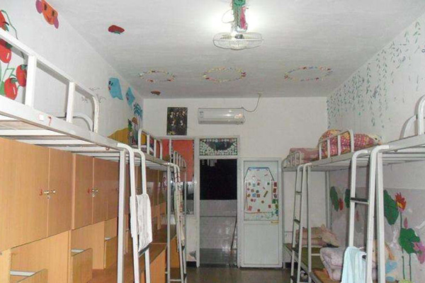 泸州工业技工学校宿舍条件食堂环境